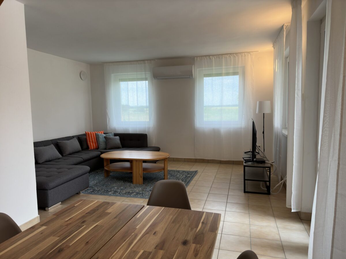 Csoportos szállás, Szálláshely nagy csoportoknak, Baráti társaság szállása, Nagy kapacitású szállás, Családi szállás nagy létszámú csoportoknak, Privát szállás nagy létszám esetén, Közösségi szálláshely, Többfős szállás, Szállás céges csoportoknak, 27 fő, 9 hálószoba